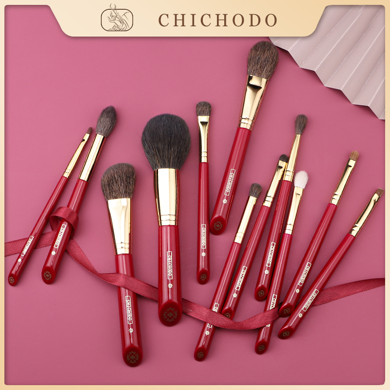 Luxury Skincare And Makeup Brands - فرشاة مكياج فاخرة من CHICHODO، جميع