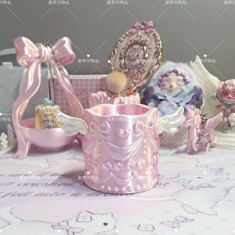 حامل فرش مكياج بتصميم أجنحة ال - مراجعة Luxury Skincare And Makeup Brands وسعره