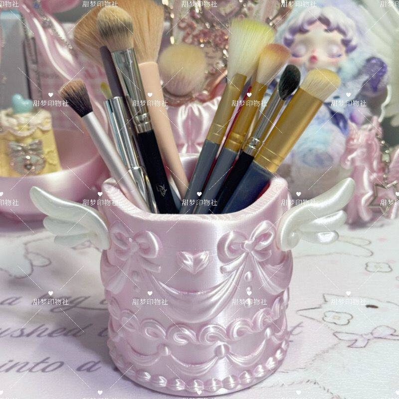 حامل فرش مكياج بتصميم أجنحة ال - مراجعة Luxury Skincare And Makeup Brands وسعره